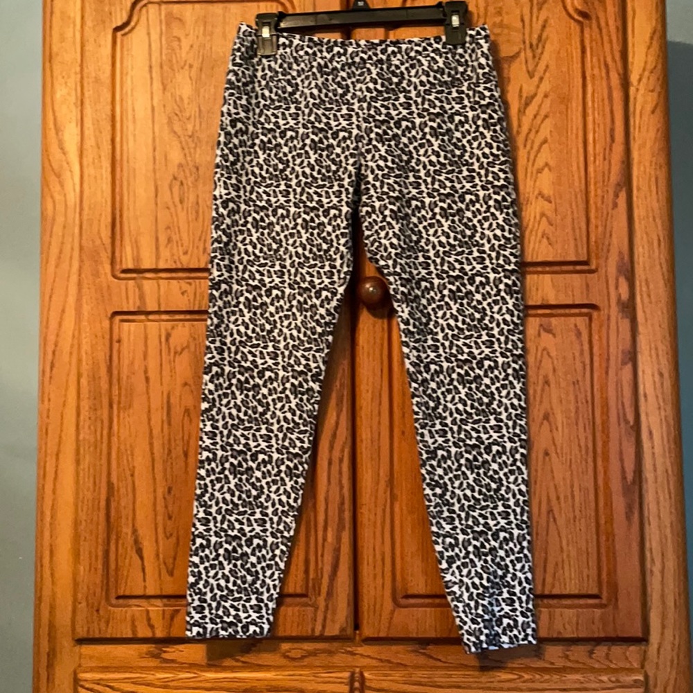 Xhilaration Leopard print legging Large